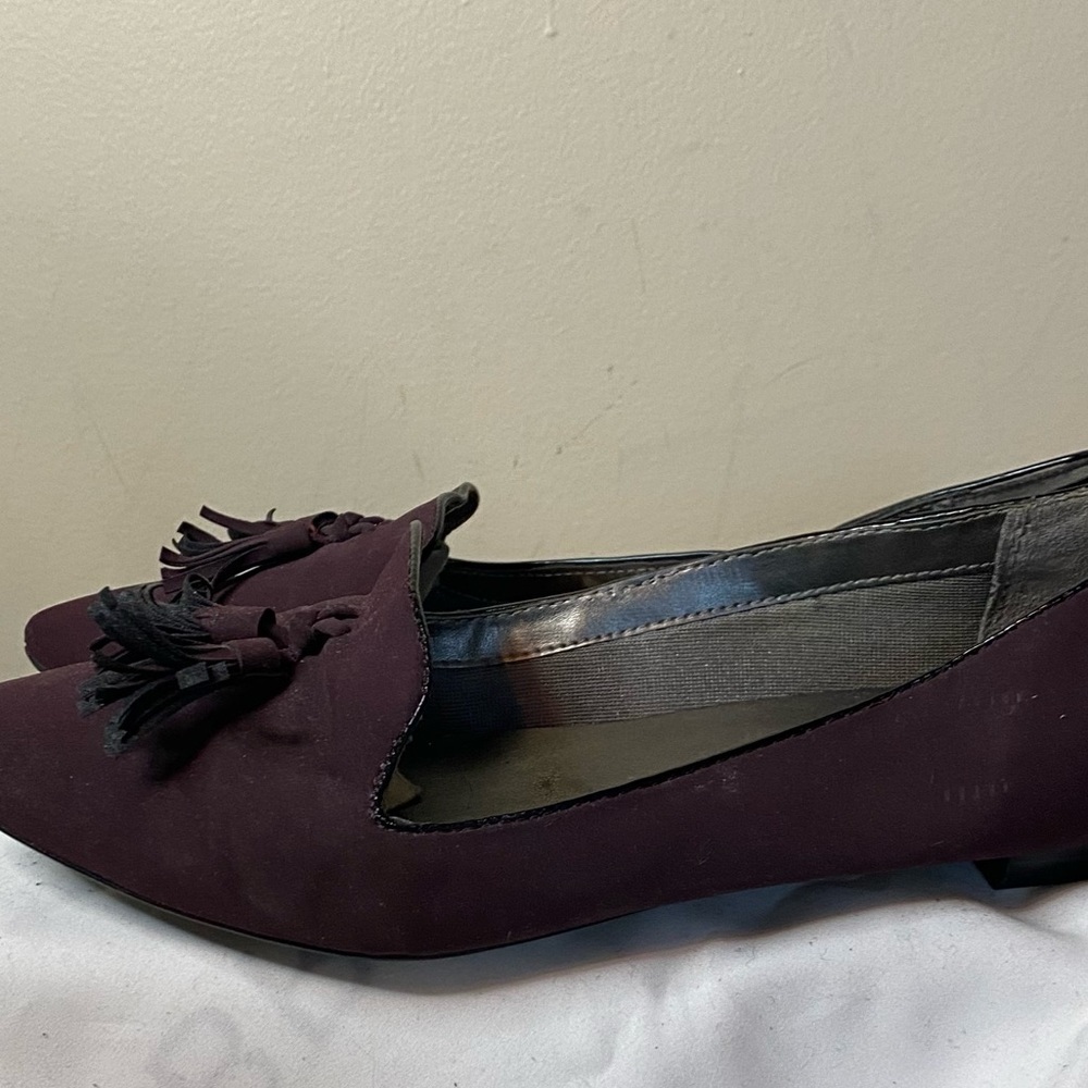 Lifestride Faux Suede burgundy flats with double tassels Sz 8